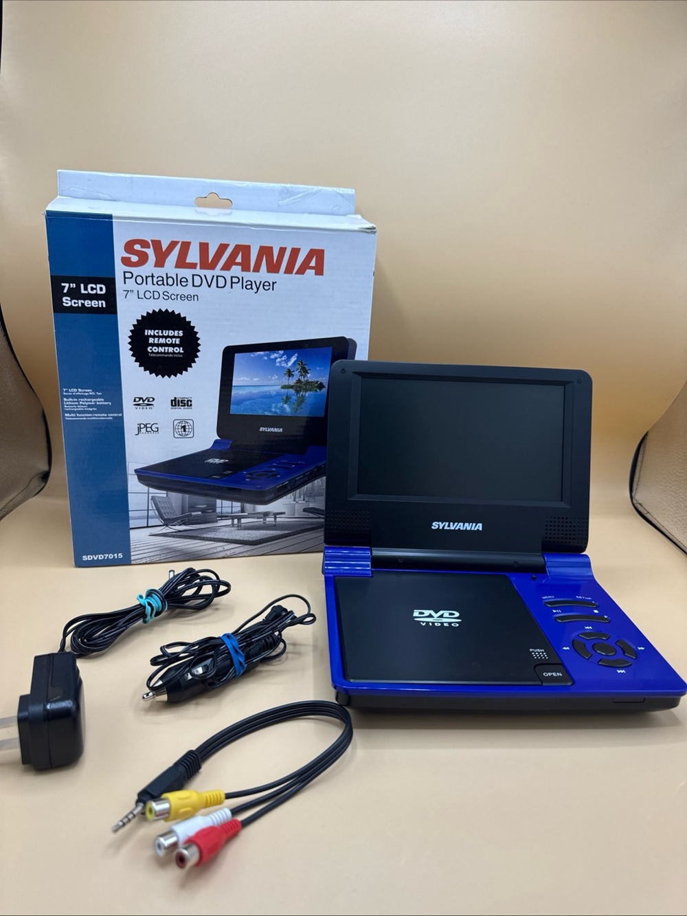Sylvania Portable 7” DVD Player -SDVD7015 Tested & Working - NO REMOTE